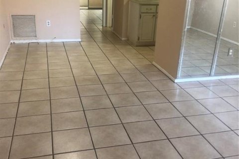 Condominio en venta en New Port Richey, Florida, 1 dormitorio, 57.97 m2 № 2148498 - foto 9