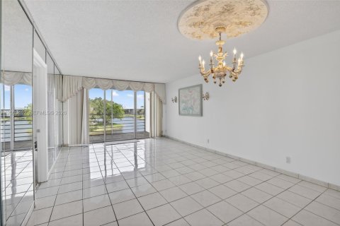 Condominio en venta en Davie, Florida, 2 dormitorios, 102.19 m2 № 2066901 - foto 10