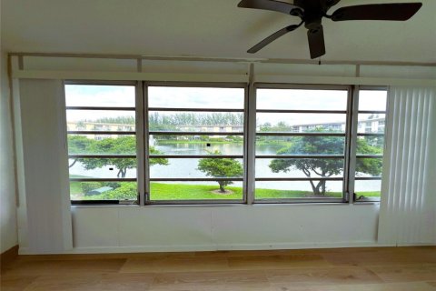 Condo in Coconut Creek, Florida, 1 bedroom  № 2250053 - photo 2