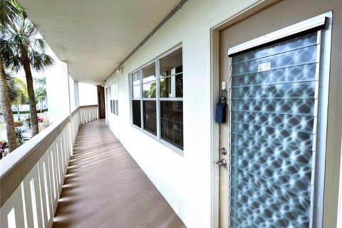 Condo in Coconut Creek, Florida, 1 bedroom  № 2250053 - photo 17