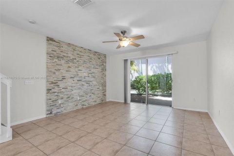 Townhouse in Tamarac, Florida 2 bedrooms, 117.8 sq.m. № 1923396 - photo 9