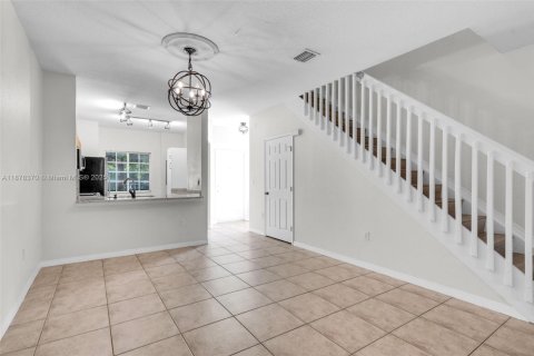 Townhouse in Tamarac, Florida 2 bedrooms, 117.8 sq.m. № 1923396 - photo 6
