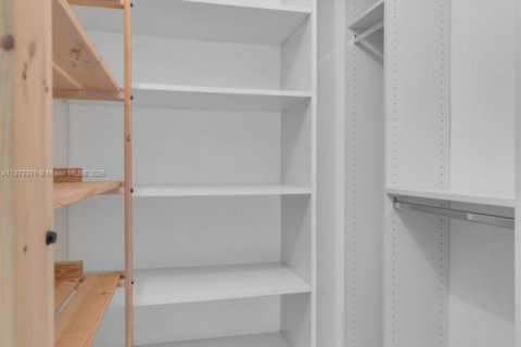 Townhouse in Tamarac, Florida 2 bedrooms, 117.8 sq.m. № 1923396 - photo 16