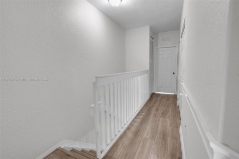 Townhouse in Tamarac, Florida 2 bedrooms, 117.8 sq.m. № 1923396 - photo 11