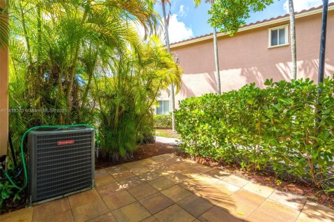 Townhouse in Tamarac, Florida 2 bedrooms, 117.8 sq.m. № 1923396 - photo 22