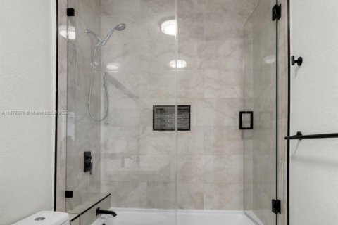 Townhouse in Tamarac, Florida 2 bedrooms, 117.8 sq.m. № 1923396 - photo 21