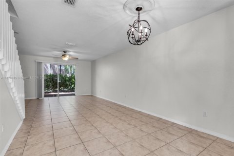 Townhouse in Tamarac, Florida 2 bedrooms, 117.8 sq.m. № 1923396 - photo 8