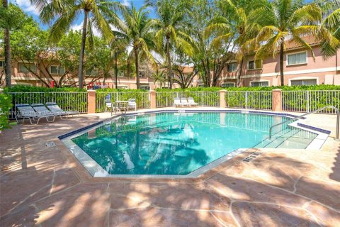 Townhouse in Tamarac, Florida 2 bedrooms, 117.8 sq.m. № 1923396 - photo 24