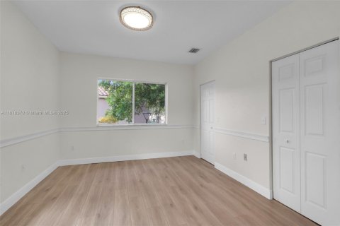 Townhouse in Tamarac, Florida 2 bedrooms, 117.8 sq.m. № 1923396 - photo 18