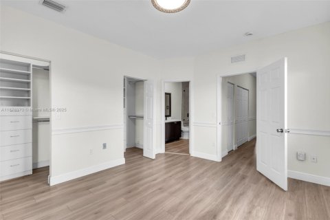 Townhouse in Tamarac, Florida 2 bedrooms, 117.8 sq.m. № 1923396 - photo 20