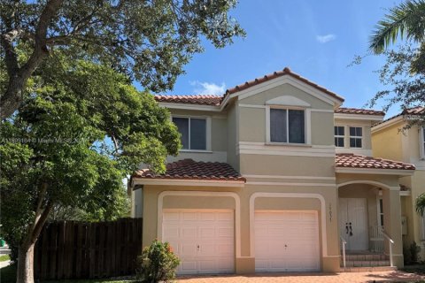 Townhouse in Miramar, Florida 3 bedrooms, 163.6 sq.m. № 1952459 - photo 1