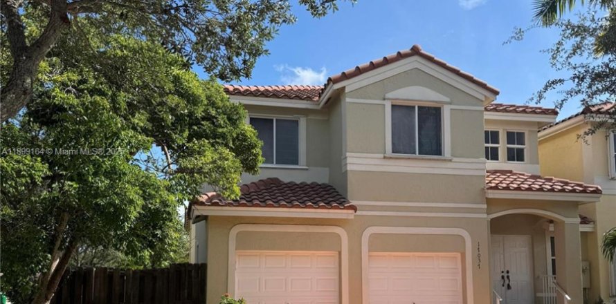 Townhouse in Miramar, Florida 3 bedrooms, 163.6 sq.m. № 1952459
