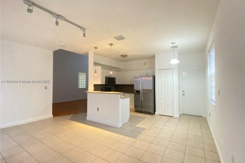 Townhouse in Miramar, Florida 3 bedrooms, 163.6 sq.m. № 1952459 - photo 6