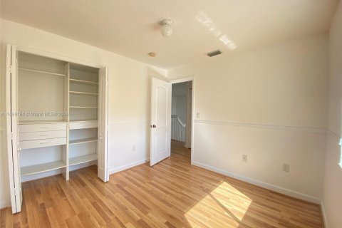 Townhouse in Miramar, Florida 3 bedrooms, 163.6 sq.m. № 1952459 - photo 11