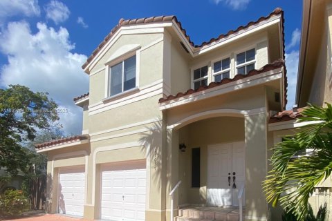 Townhouse in Miramar, Florida 3 bedrooms, 163.6 sq.m. № 1952459 - photo 2