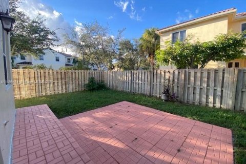 Townhouse in Miramar, Florida 3 bedrooms, 163.6 sq.m. № 1952459 - photo 12
