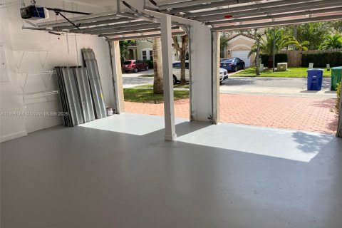 Townhouse in Miramar, Florida 3 bedrooms, 163.6 sq.m. № 1952459 - photo 14