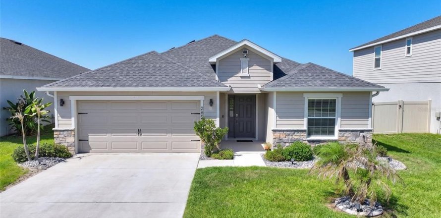 House in Winter Haven, Florida 4 bedrooms, 191.94 sq.m. № 2166997