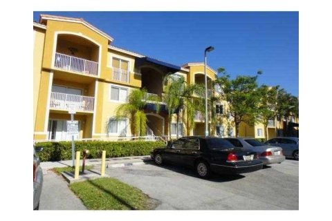 Condominio en alquiler en Cutler Bay, Florida, 2 dormitorios, 98.57 m2 № 1208702 - foto 1