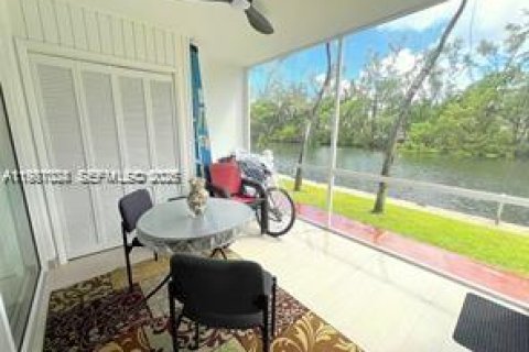 Condo à North Miami Beach, Floride, 3 chambres  № 2049160