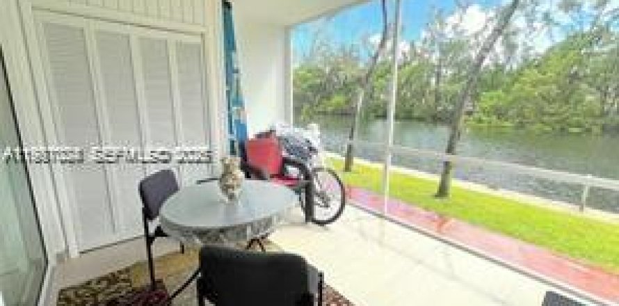 Condo à North Miami Beach, Floride, 3 chambres  № 2049160