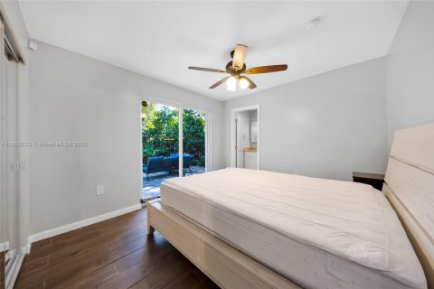 House in North Miami, Florida 3 bedrooms, 103.03 sq.m. № 1889168 - photo 23