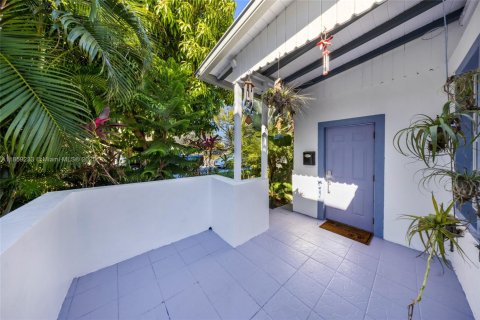House in North Miami, Florida 3 bedrooms, 103.03 sq.m. № 1889168 - photo 7