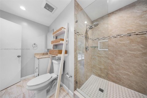 House in North Miami, Florida 3 bedrooms, 103.03 sq.m. № 1889168 - photo 30