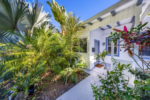 House in North Miami, Florida 3 bedrooms, 103.03 sq.m. № 1889168 - photo 5