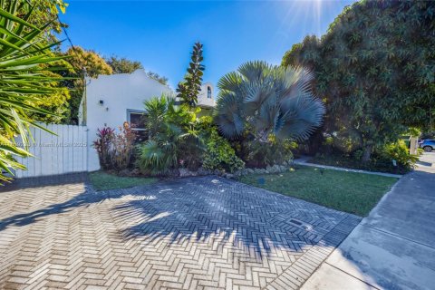 House in North Miami, Florida 3 bedrooms, 103.03 sq.m. № 1889168 - photo 3