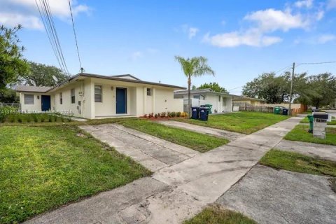 Commercial property in Cutler Bay, Florida 236.44 sq.m. № 1726861 - photo 25