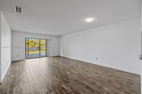 Copropriété à vendre à West Palm Beach, Floride: 2 chambres, 97.92 m2 № 2074857 - photo 12