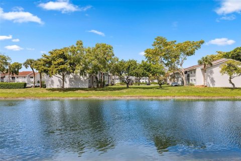 Copropriété à vendre à West Palm Beach, Floride: 2 chambres, 97.92 m2 № 2074857 - photo 25