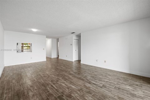 Copropriété à vendre à West Palm Beach, Floride: 2 chambres, 97.92 m2 № 2074857 - photo 27