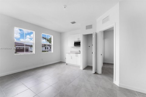 Immobilier commercial à louer à Homestead, Floride: 1 chambre, 215.44 m2 № 2042269 - photo 6
