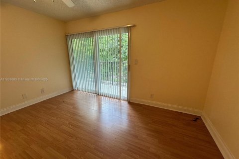 Condominio en venta en Tamarac, Florida, 2 dormitorios, 99.59 m2 № 1825464 - foto 11