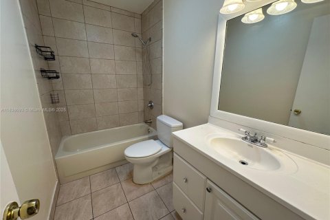 Condominio en venta en Tamarac, Florida, 2 dormitorios, 99.59 m2 № 1825464 - foto 13