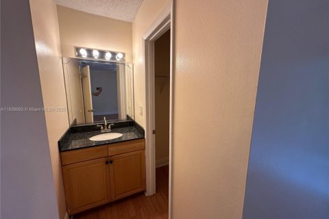 Condominio en venta en Tamarac, Florida, 2 dormitorios, 99.59 m2 № 1825464 - foto 12