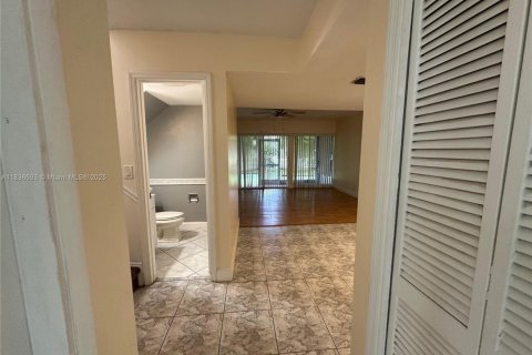 Condominio en venta en Tamarac, Florida, 2 dormitorios, 99.59 m2 № 1825464 - foto 3