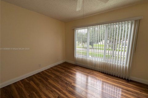 Condominio en venta en Tamarac, Florida, 2 dormitorios, 99.59 m2 № 1825464 - foto 14