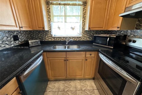 Condominio en venta en Tamarac, Florida, 2 dormitorios, 99.59 m2 № 1825464 - foto 5