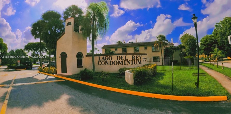 Condo à Kendall, Floride, 3 chambres № 1502692
