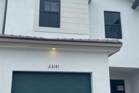 Touwnhouse à louer à Miami, Floride: 3 chambres, 123.65 m2 № 2001938 - photo 2