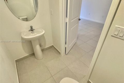 Touwnhouse à louer à Miami, Floride: 3 chambres, 123.65 m2 № 2001938 - photo 5