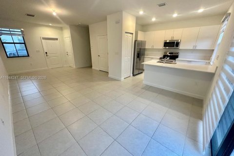 Touwnhouse à louer à Miami, Floride: 3 chambres, 123.65 m2 № 2001938 - photo 3