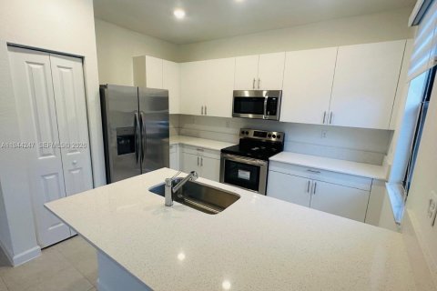 Touwnhouse à louer à Miami, Floride: 3 chambres, 123.65 m2 № 2001938 - photo 4