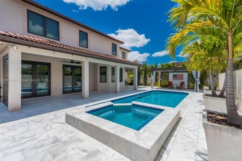 Villa ou maison à vendre à Miami, Floride: 5 chambres, 316.98 m2 № 1797745 - photo 3