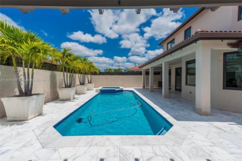 Villa ou maison à vendre à Miami, Floride: 5 chambres, 316.98 m2 № 1797745 - photo 4