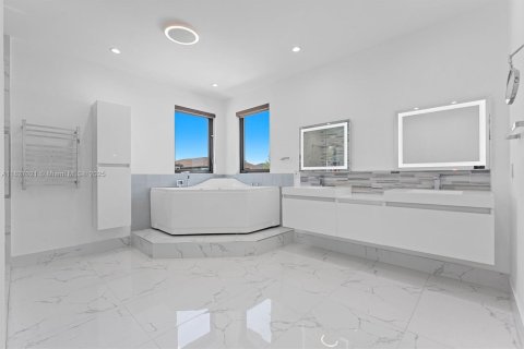 Villa ou maison à vendre à Miami, Floride: 5 chambres, 316.98 m2 № 1797745 - photo 20