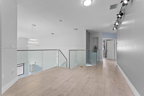 Villa ou maison à vendre à Miami, Floride: 5 chambres, 316.98 m2 № 1797745 - photo 16